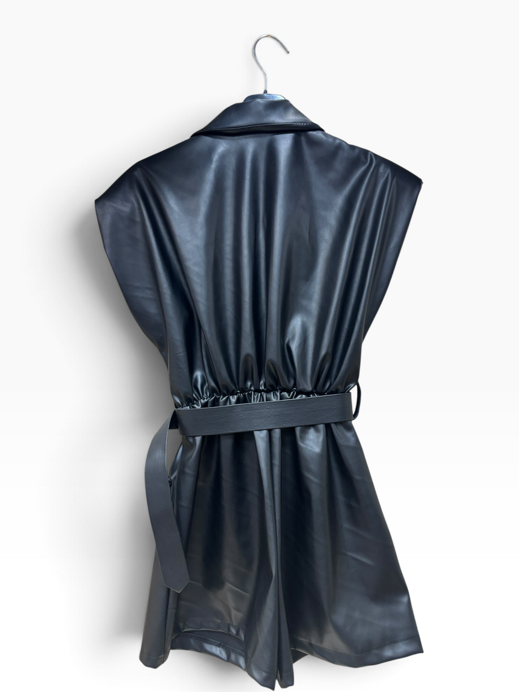 Gilet Corto Blazer in Similpelle con Cintura e Rever – Nero