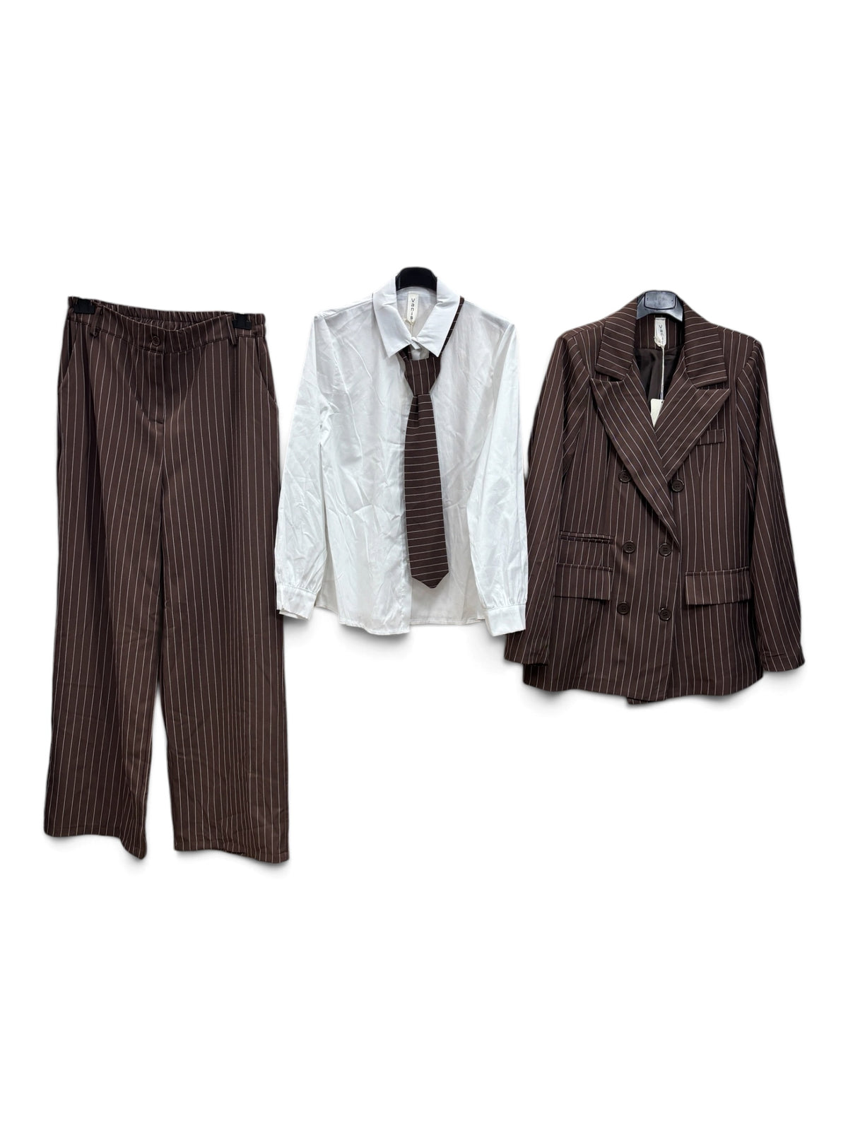 Completo Tailleur 4 Pezzi Marrone Gessato – Blazer, Pantalone, Camicia e Cravatta