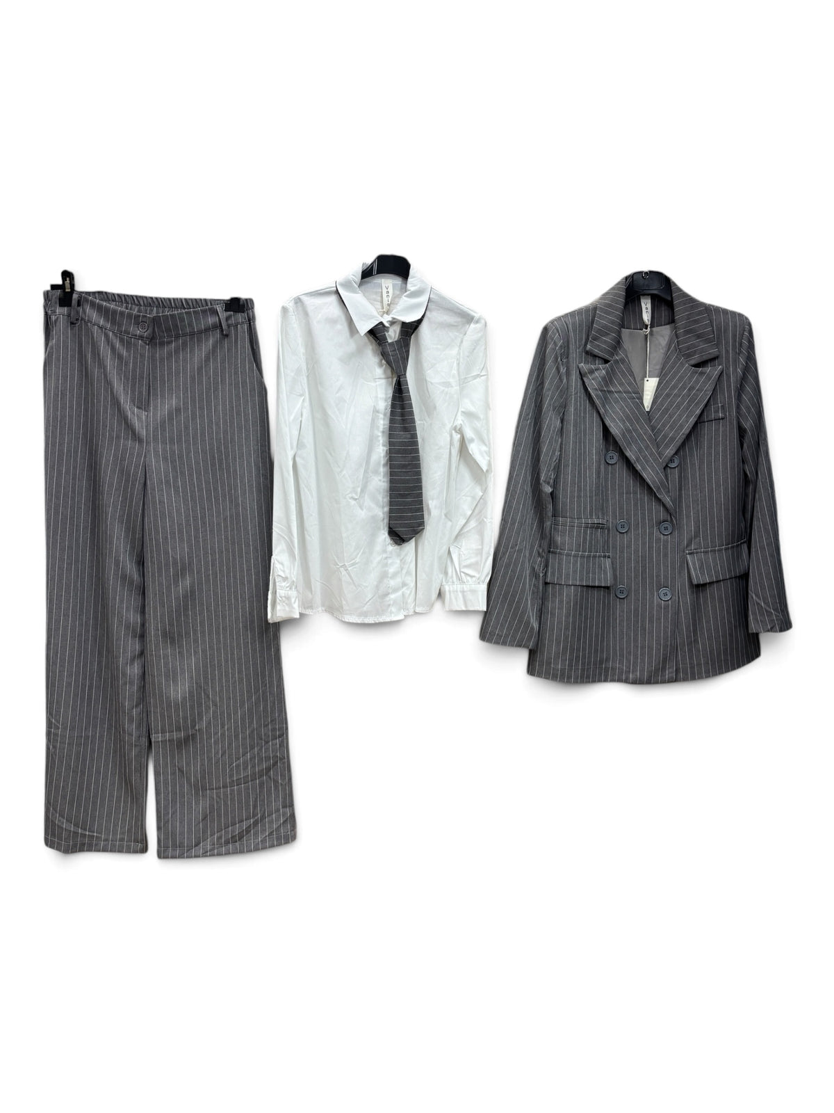 Completo Tailleur 4 Pezzi Grigio Gessato – Blazer, Pantalone, Camicia e Cravatta