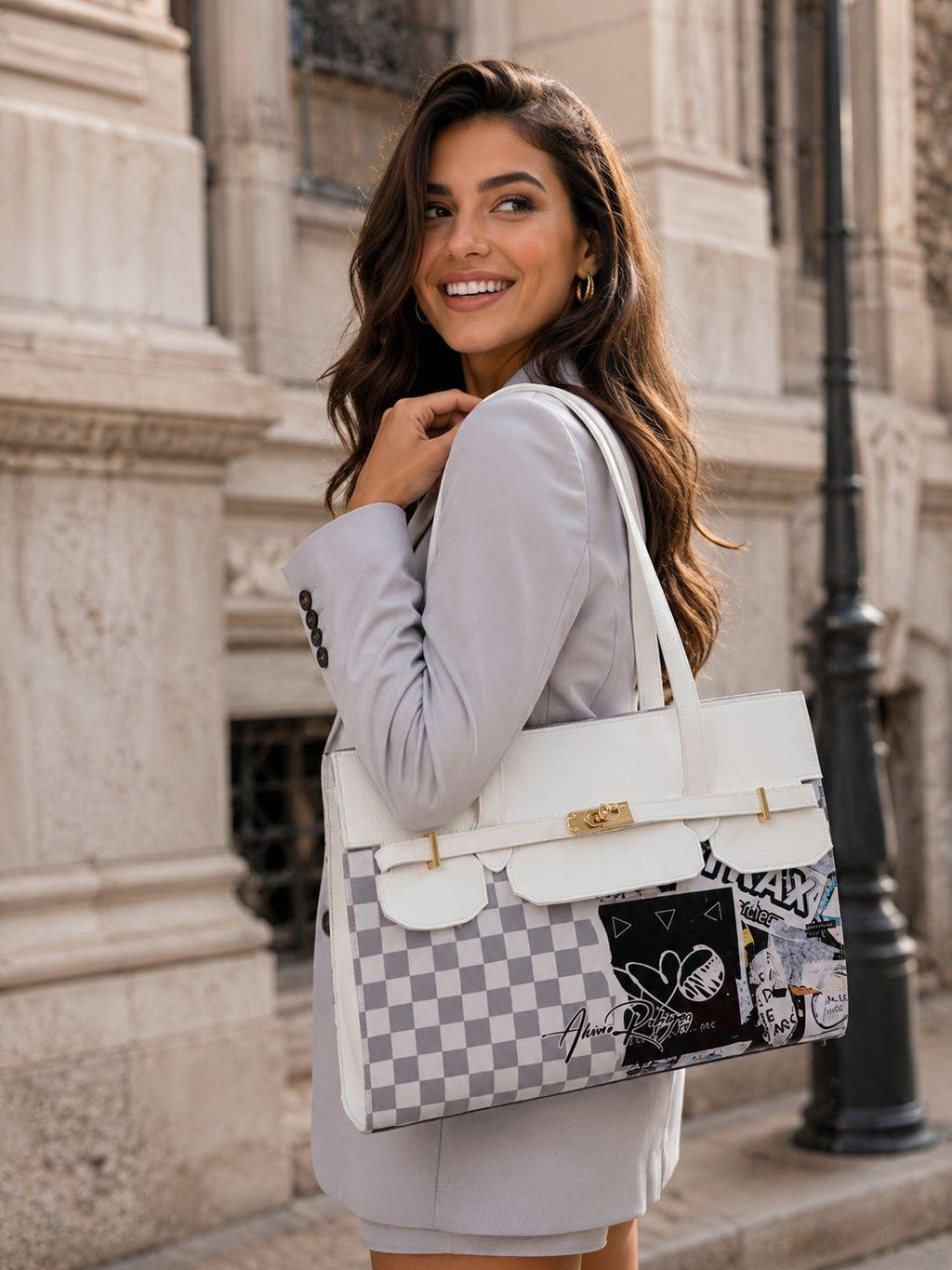 Borsa Brigitte Etichette Sfondo Bianco