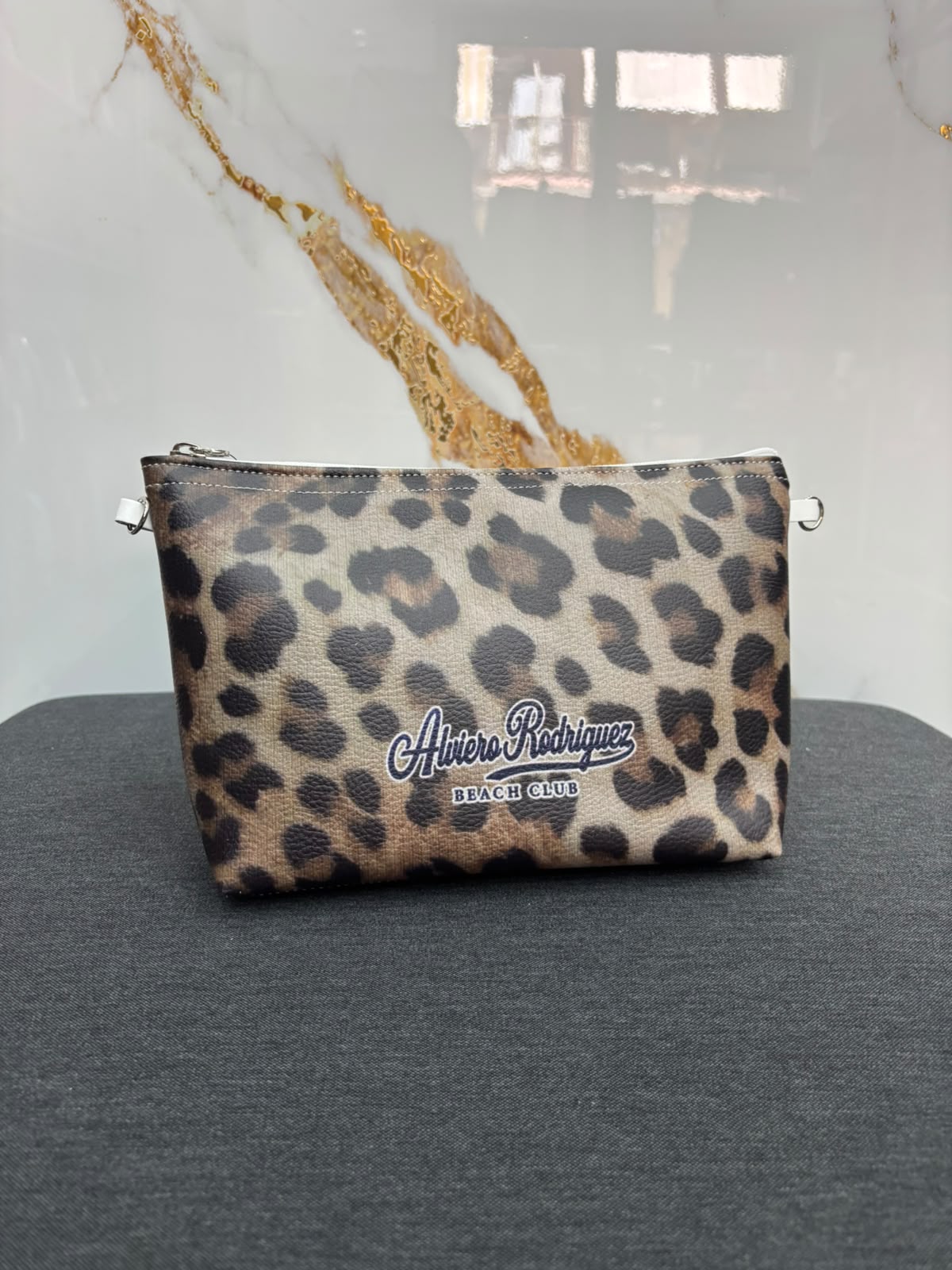 Pochette Sakura con tracolla Leopardata